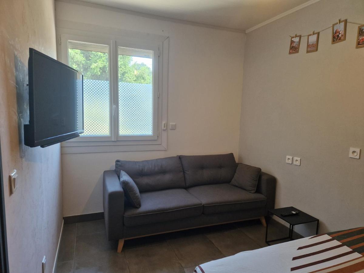 Appartement Independant Dans Maison Avec Jardinet, Au Calme Sérézin-du-Rhône Exteriér fotografie